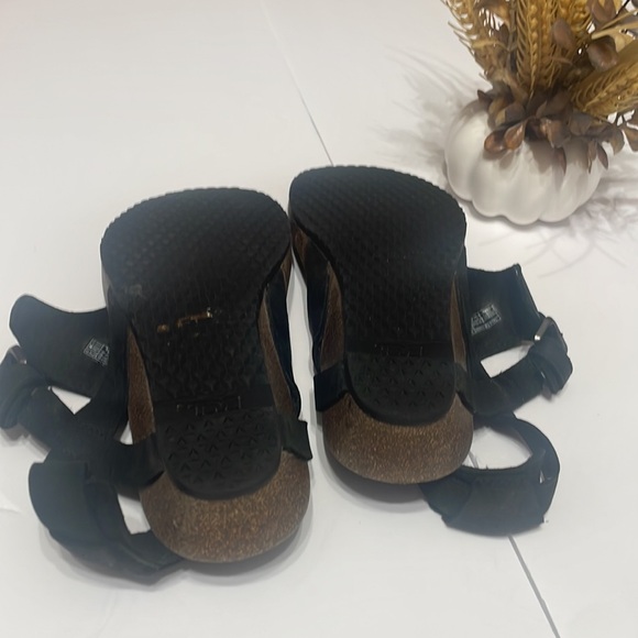 Mahonia 3-Point Sandal by Teva in Black Size 8 - Picture 6 of 6
